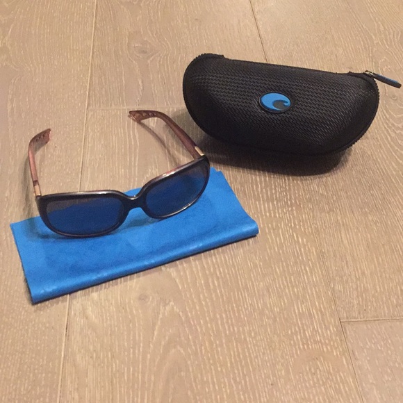 costa glasses holder